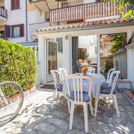 Family Apartment Romina เวอร์ซาร์ ภายนอก รูปภาพ