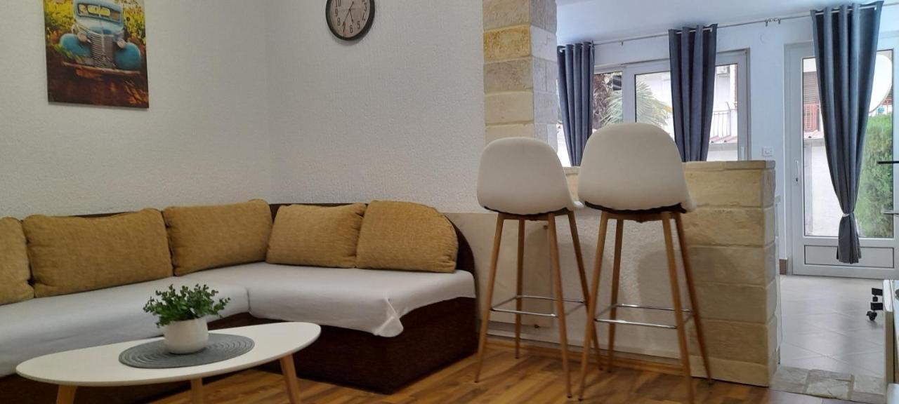 Family Apartment Romina เวอร์ซาร์ ภายนอก รูปภาพ