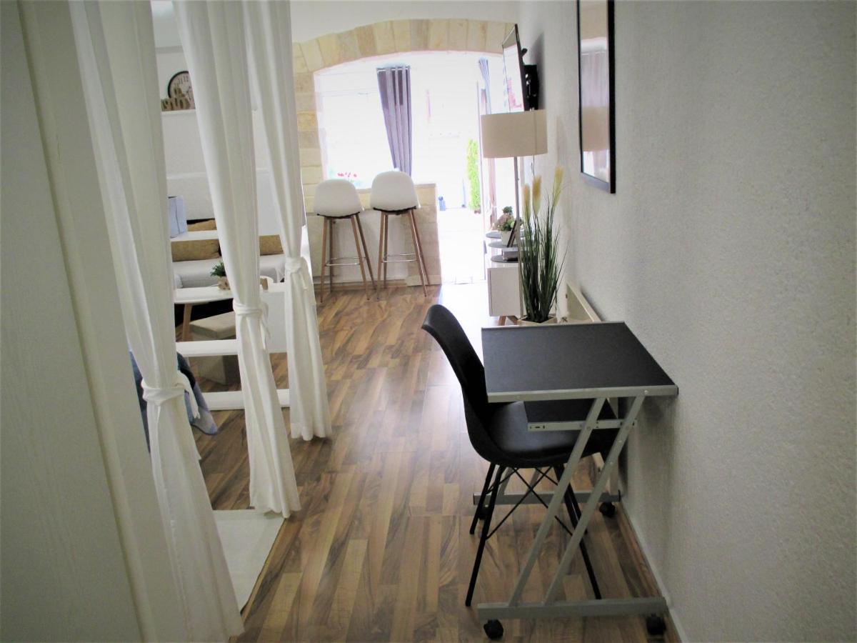 Family Apartment Romina เวอร์ซาร์ ภายนอก รูปภาพ
