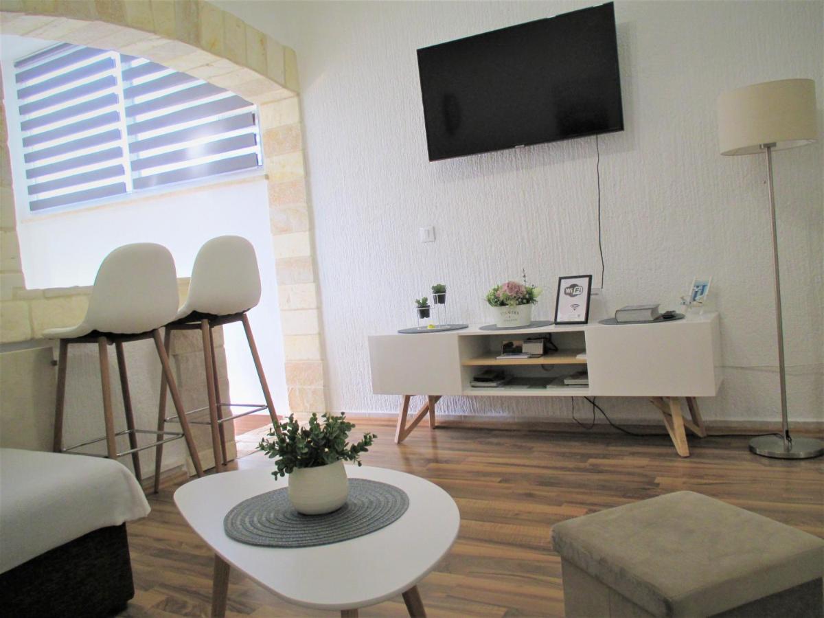 Family Apartment Romina เวอร์ซาร์ ภายนอก รูปภาพ