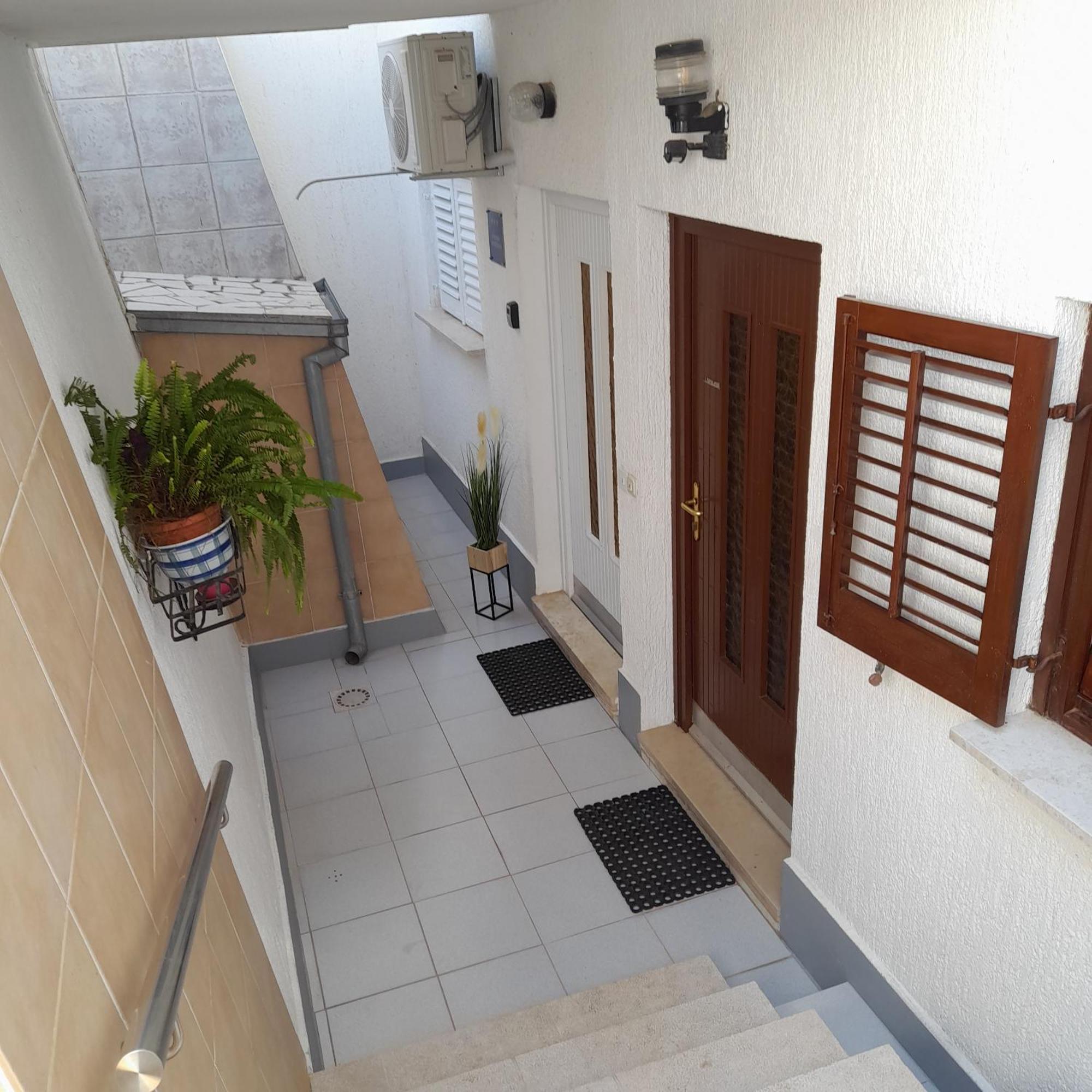 Family Apartment Romina เวอร์ซาร์ ภายนอก รูปภาพ