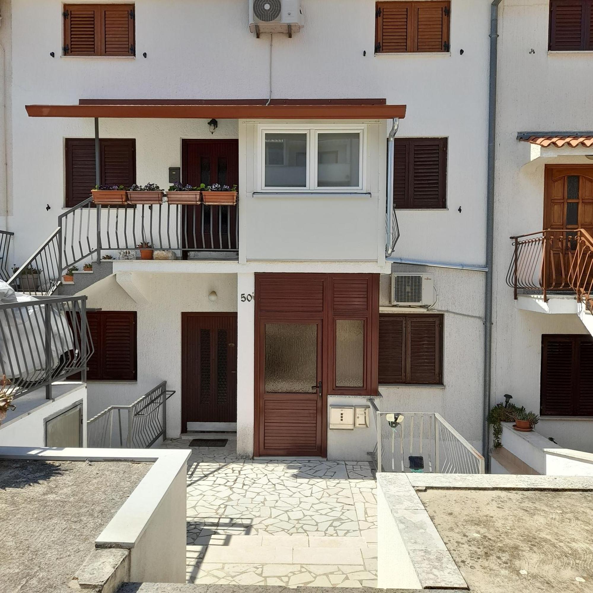 Family Apartment Romina เวอร์ซาร์ ภายนอก รูปภาพ